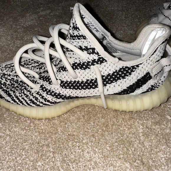 Authentic Zebra Yeezy size 4 - Picture 3 of 6